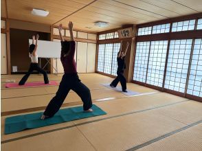 Private Morning Yoga Session in a Historic Temple of Kyoto