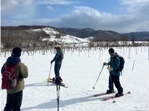 [北海道/余市]享受梦幻般的雪景和五种感官的余市葡萄酒♪酒庄雪上徒步、余市葡萄酒品鉴和免费雪衣租赁！