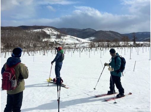 【北海道・余市】幻想的な雪景色と余市ワインを五感で堪能♪ ワイナリースノーハイク・余市産ワイン試飲&スノーウェアもレンタル無料！の画像