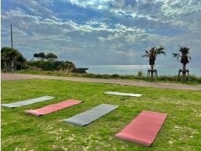 【沖縄本島中部】〜ビーチヨガ〜海の音、風、匂いなど自然を感じながらヨガ体験☆初心者、身体が固い方も大歓迎！ヨガに興味のある方オススメ！