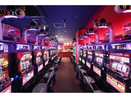 [Osaka, Umeda] Feel free to play pachinko and slots, experience unique Japanese culture, ages 18 and upの画像