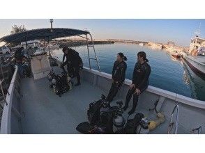 【沖繩讀谷村】鯨鯊之旅包機浮潛之旅1組包機方案附專屬導遊