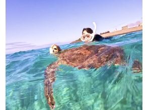 【1人旅1人参加限定・送迎付き・完全貸切お一人様限定マンツーマンツアー】シニア層にも大人気！超VIPウミガメ100%シュノーケルツアー！