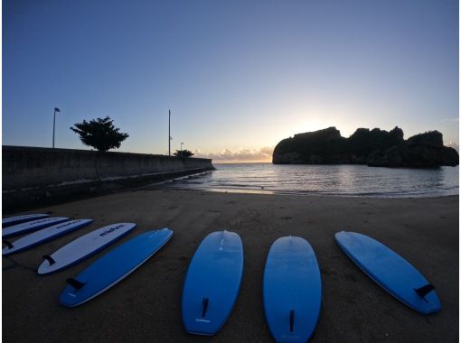 [Okinawa, Uruma City] Beginners welcome! Private tour for one group! Sunrise SUP tour! Make the best memories at the remote beach on the east coast♪の画像