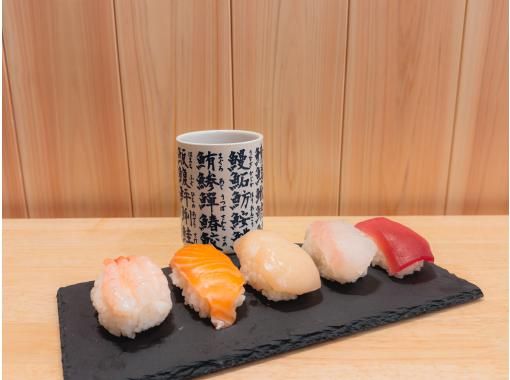 [Tokyo, Asakusa] <Sushi making experience> Learn to make nigiri sushi and rolled sushiの画像