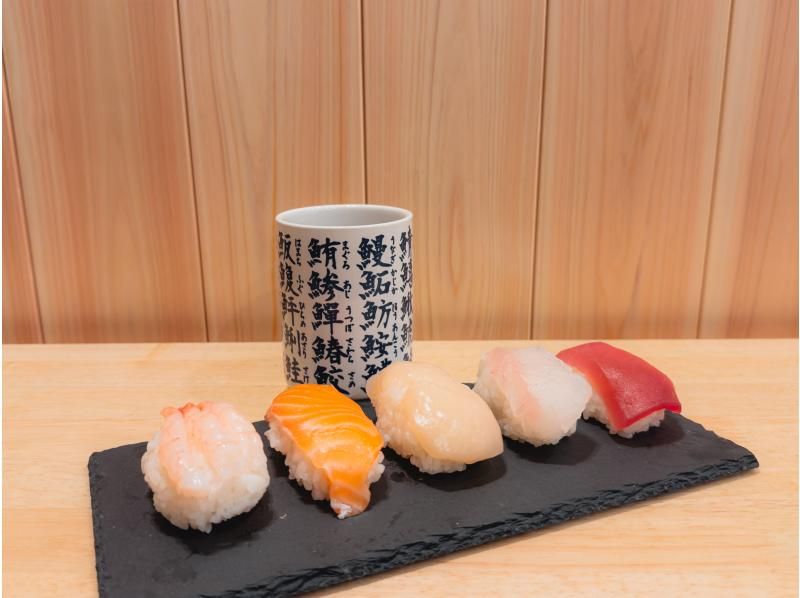 [Tokyo, Asakusa] <Sushi making experience> Learn to make nigiri sushi and rolled sushiの紹介画像