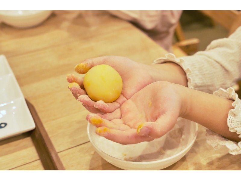 【東京・浅草】 ＜浴衣で和菓子＆茶道体験＞ 浴衣を着て、繊細な和菓子作りと茶道体験をしましょうの紹介画像