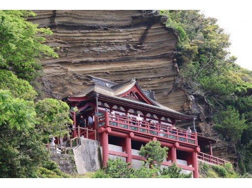 【千葉・館山】地元鮮魚店の貸切個室で特別ランチと崖観音＆漁港のまちガイドツアー！（市内ホテル送迎付き）の画像