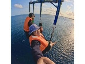 [Departing from Ginowan Marina] ★200m★ A spectacular parasailing experience overlooking the beautiful ocean of Okinawa from high above!! 