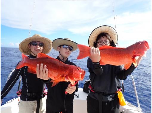 [Departing from Ginowan Marina, Okinawa] Fully-private boat charter! [Super Light Jigging (SLJ)] ・ 5-hour courseの画像