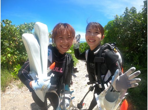 [Okinawa, Ishigaki Island] Get your PADI Open Water Diver certification in Ishigaki Island, where the water is crystal clear! Small group size! Become a diver in just 2.5 days!の画像