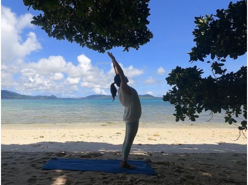 [Ishigaki Island] Private morning yoga experience! Relax in the great outdoors while watching the sunrise! GoPro photo gift + herbal tea included ★ Beginners welcomeの画像