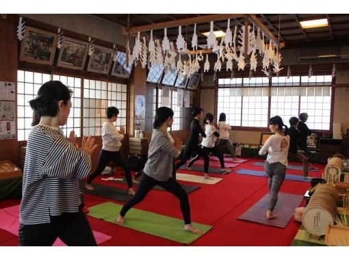 【大阪・堺】堺で過ごす心と体を整える特別な時間 お寺朝ヨガ体験の画像