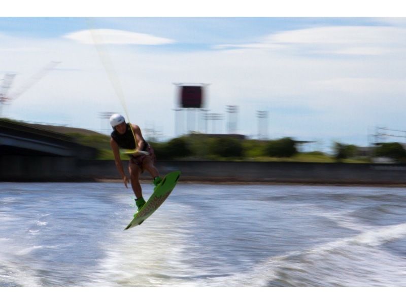 [Okinawa, Miyakojima] The first marine activity in the region to be enjoyed at a full-scale beach house: "Wakeboarding"の紹介画像