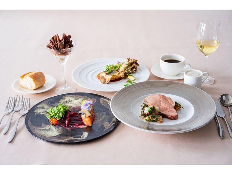 ★4/1～【神戸】12:30出航ランチクルーズ「サンシャインコース」旬野菜・魚＋肉のＷメイン・デザートなど全5品！特別な空間で贅沢フレンチをの紹介画像
