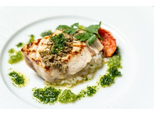 【兵庫・神戸】19:15発ナイトクルーズ「フレンチ(ルーナ)コース」鮮魚・お肉・デザートなど♪船上で過ごす特別な時間を！の画像