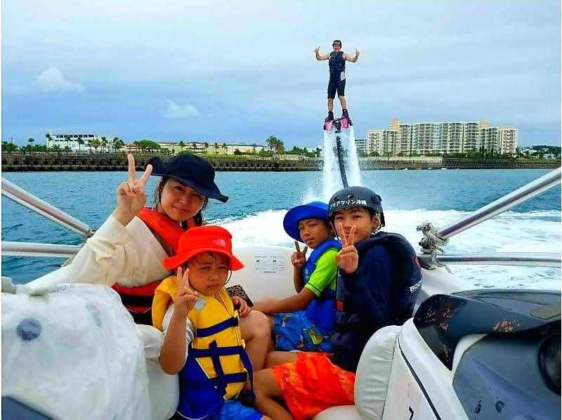 【沖縄・初心者】専用ボートで那覇から10分で沖縄の海を満喫！フライボード体験！！