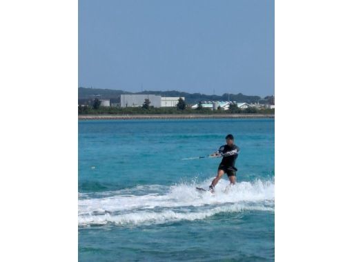 [Okinawa, Itoman] Have fun in the sea of a deserted island with thrilling activities including clear sup, wakeboarding, and banana boats! 10 types of marine activities available for 60 minutes!の画像