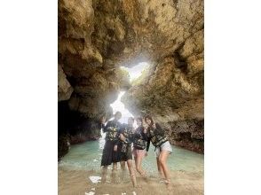 【沖縄・宮古島】《　1組貸切プラン　》宮古島シーカヤックで行く秘境冒険ツアー！一眼レフ写真＆ドローン撮影付き☆貸切なので初心者やお子様も安心