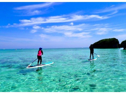 【今帰仁村・古宇利島・美ら海水族館・名護市周辺開催】沖縄の絶景美ら海を満喫！完全貸切SUPクルージング｜初心者OK・写真映え・沖縄旅行の画像