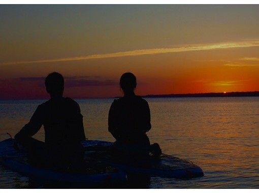 【今帰仁村、古宇利島、美ら海水族館、ジャングリア周辺開催】絶景の夕焼けに感動！！夕暮れSUP貸切ツアー♪ 思い出の写真は無料プレゼント♪の画像