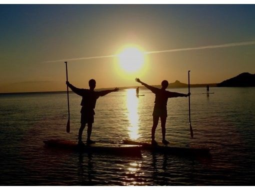 【今帰仁村、古宇利島、美ら海水族館、ジャングリア周辺開催】絶景の夕焼けに感動！！夕暮れSUP貸切ツアー♪ 思い出の写真は無料プレゼント♪の画像