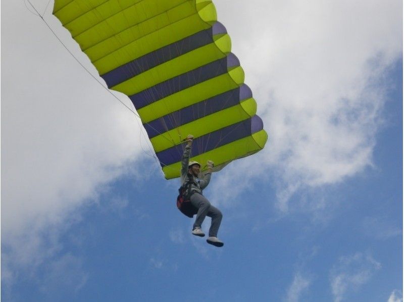 [静岡·伊豆/熱海讓我們優雅地飛向天空！滑翔傘經驗（1天課程）の紹介画像