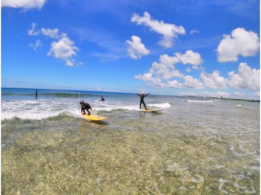 【沖繩/北谷】5歲起OK！親子衝浪課！由世界衝浪聯合會教練贊助！提供免費拍照及接送服務の画像