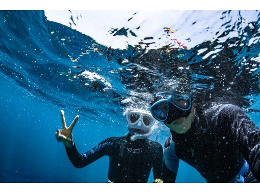 【沖縄中部・北谷町】ビーチシュノーケリング！珊瑚に魚・動画写真プレゼント！カップル・女性グループ・家族の画像