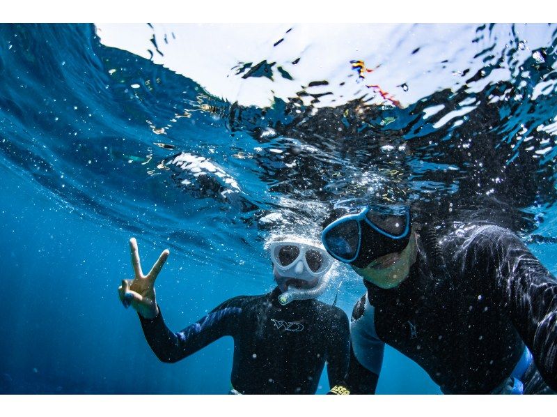 【沖縄中部・北谷町】ビーチシュノーケリング！珊瑚に魚・動画写真プレゼント！カップル・女性グループ・家族の紹介画像
