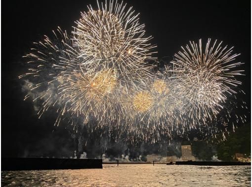 【静岡・熱海】船上花火鑑賞　迫力満点の熱海の花火大会を船の上から見学するコースです！の画像