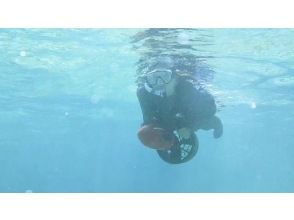 【沖繩、糸滿】在無人島的海上享受Clear Sup、滑水、香蕉船等刺激的活動！ 120分鐘內享受9種海上活動！