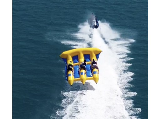 [Okinawa, Itoman] Have fun in the ocean of a deserted island with thrilling activities including clear sup, wakeboarding, and banana boats! 10 kinds of marine activities available for 120 minutes!の画像