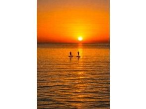 【宮古島/最安値】SUPで見る海ぽちゃサンセットツアー（記念写真プレゼント）