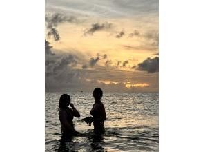 【宮古島/最安値】SUPで見る海ぽちゃサンセットツアー（記念写真プレゼント）