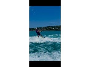 [Okinawa, Kouri Island] Wakeboarding beginners are welcome! Wakeboarding + the latest towing tubes are two options to choose from!