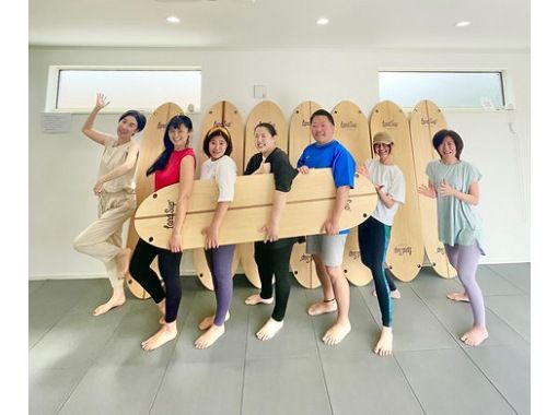 【神奈川・湘南】＜世界初・茅ヶ崎発祥＞新感覚ビーチアクティブ体験！ボードフィットネス。 揺れるボードの上で非現実体験！の画像