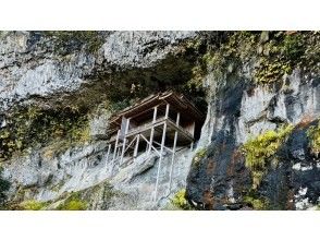 【鳥取・三朝】日本一危険な国宝「投入堂」を安全管理最優先の元消防士登山ガイドと参拝しよう