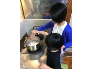 【沖縄・中部】ジーマーミ豆腐作り体験〜雨でも楽しめる！大人から子供まで大人気のもちもちジーマーミ豆腐を手作り（手ぶらOK）