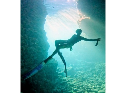 スキンダイビング【沖縄本島・青の洞窟等】♡初心者・お一人様・グループ！（日本語・Englishガイド）の画像