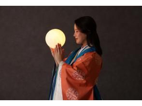 [Kyoto, Nijo] A pair experience of wearing twelve-layered kimonos (colors: Iori and Wa) in Kyoto! Wear an authentic twelve-layered kimono and enjoy the elegant Heian period costume experience!