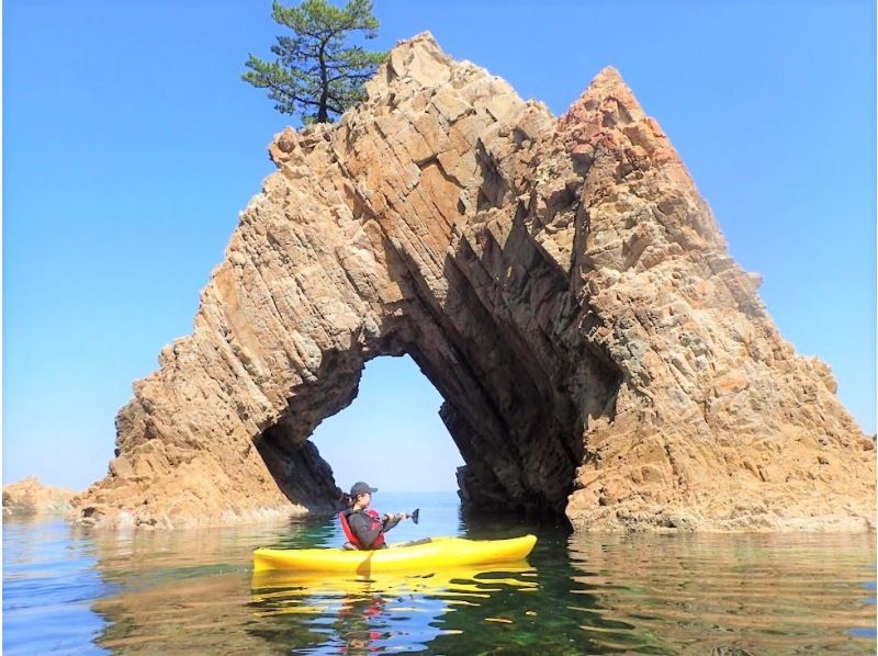 [Tottori/Uradome Coast] Enjoy the Geopark easily! ★Sea Kayaking Experience★ Copyの紹介画像
