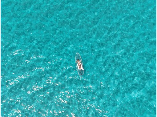[Miyakojima] Fully-private clear SUP x professional drone photography ★ Summer 2025 only! A special photo plan (45 minutes) popular with girls' trips and couplesの画像