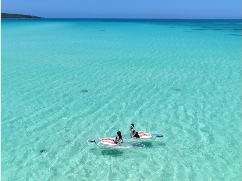 [Miyakojima] Fully-private clear SUP x professional drone photography ★ Summer 2025 only! A special photo plan (45 minutes) popular with girls' trips and couplesの紹介画像