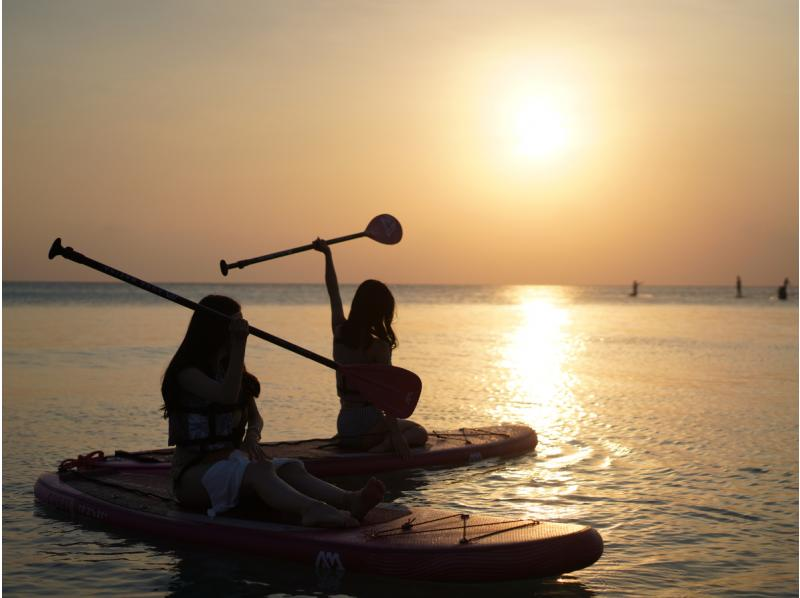 [โอกินาว่า มิยาโกจิม่า] พระอาทิตย์ขึ้น SUP! ล่องเรือชมพระอาทิตย์ขึ้น | วางแผนถ่ายภาพด้วยกล้อง SLR และรับกาแฟฟรี (ประมาณ 2 ชั่วโมง)の紹介画像