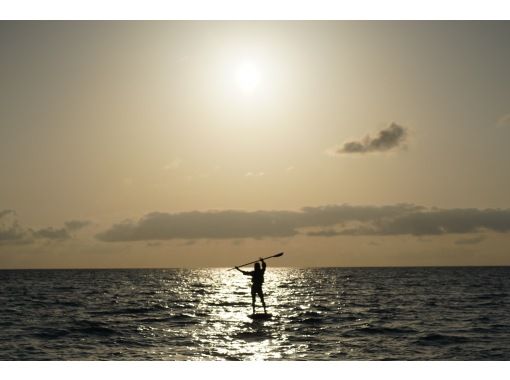 [Okinawa, Miyakojima] Sunrise SUP! Cruising with the morning sun | Plan with SLR photography and complimentary coffee (about 2 hours)の画像