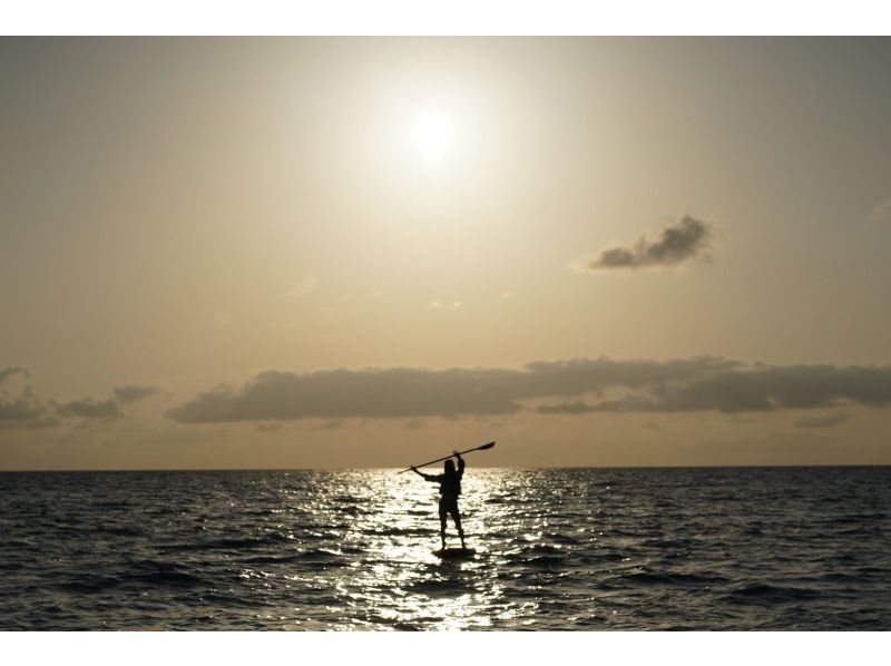 [Okinawa, Miyakojima] Sunrise SUP! Cruising with the morning sun | Plan with SLR photography and complimentary coffee (about 2 hours)の紹介画像