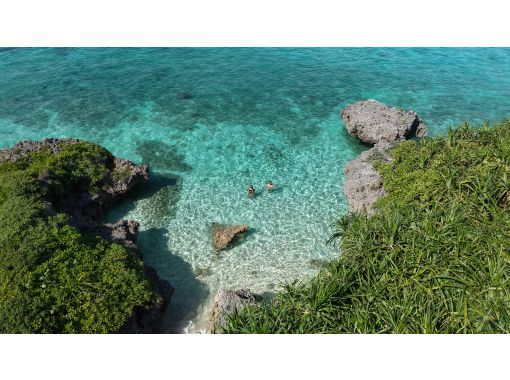 [Okinawa, Miyakojima] Private tour to hidden areas on a clear SUP & snorkeling | Drone photography included (about 2.5 hours)の画像
