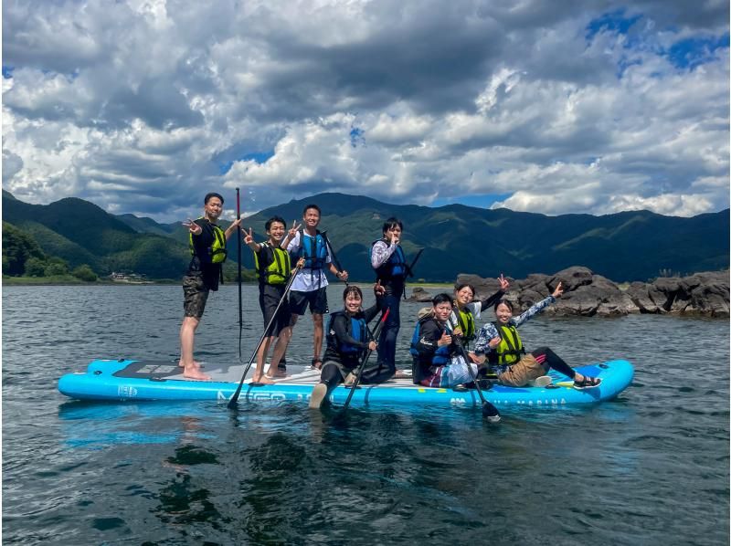 [Yamanashi Prefecture, Lake Kawaguchi] Let's all experience a giant SUP together!の紹介画像