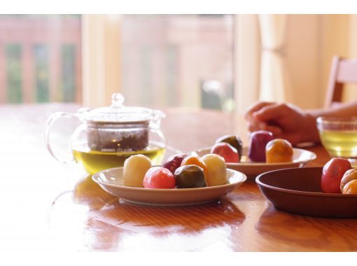 【熊本・阿蘇】清正もびっくり！伝統お菓子で“うまか”体験 三色のいきなり団子づくりの画像